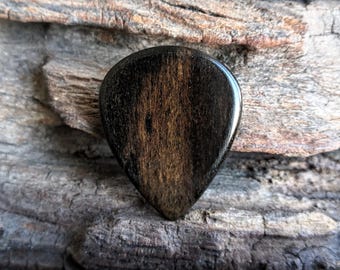 Púa de guitarra de madera, ébano de Macassar, firma de Bonepick