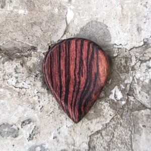 Kingwood Guitar Pick, Wood Guitar Picks, Handmade Guitar Pick, Custom, Pick, Music, Handmade plectrum, 4 mm, Jazz, Rock