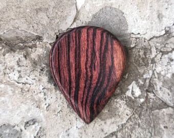 Púa de guitarra de madera, diseño de Bonepick, hecha a mano, forma de Paul Gilbert