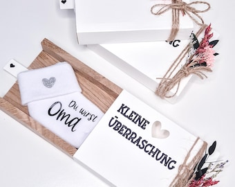 Personalized pregnancy announcement | Wooden gift box with baby sock | Surprise for grandma, grandpa & family