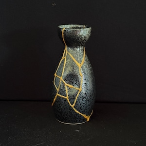 Kintsugi Japanese Vase - 11 Breaks - Golden Repair - Gift - Kintsugi Pottery - Broken and Repaired - wabi sabi