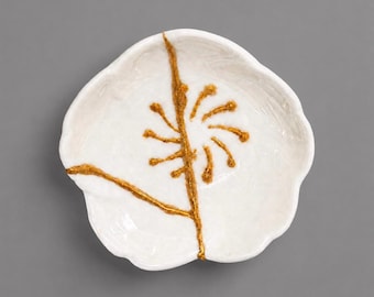 Kintsugi White Sakura Jewelry Dish - Golden Repair - Gift - Broken and Repaired - wabi sabi