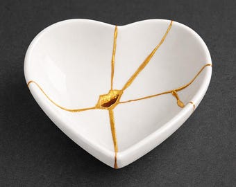 Kintsugi White Heart Dish – Meaningful Gift for Difficult Times or Special Moments, Broken & Repaired