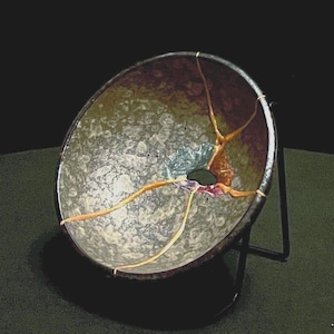 Kintsugi Japanese Bowl - 5 Breaks - Golden Repair - Gift - Kintsugi Pottery - Broken and Repaired - wabi sabi