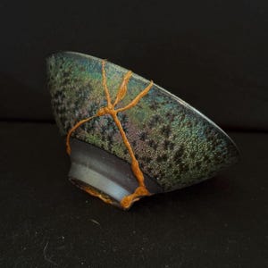 Kintsugi Chinese Bowl - 6 Breaks - Golden Repair - Gift - Kintsugi Pottery - Broken and Repaired - wabi sabi