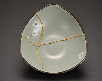 Kintsugi Triangular Blossom Bowl: Golden Repair, Wabi Sabi Decor