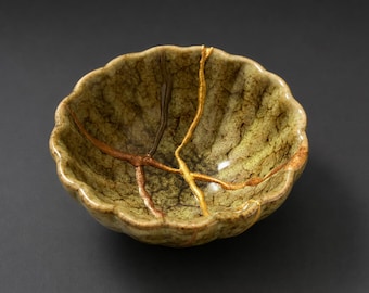 Ciotola Kintsugi multicolore - Riparazioni con dettagli in bronzo, oro e marrone / Decorazione Wabi Sabi