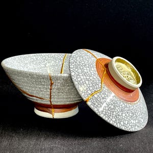 Kintsugi Taiwanese Bowl with Lid - 5 Breaks - Golden Repair - Gift - Kintsugi Pottery - Broken and Repaired - wabi sabi