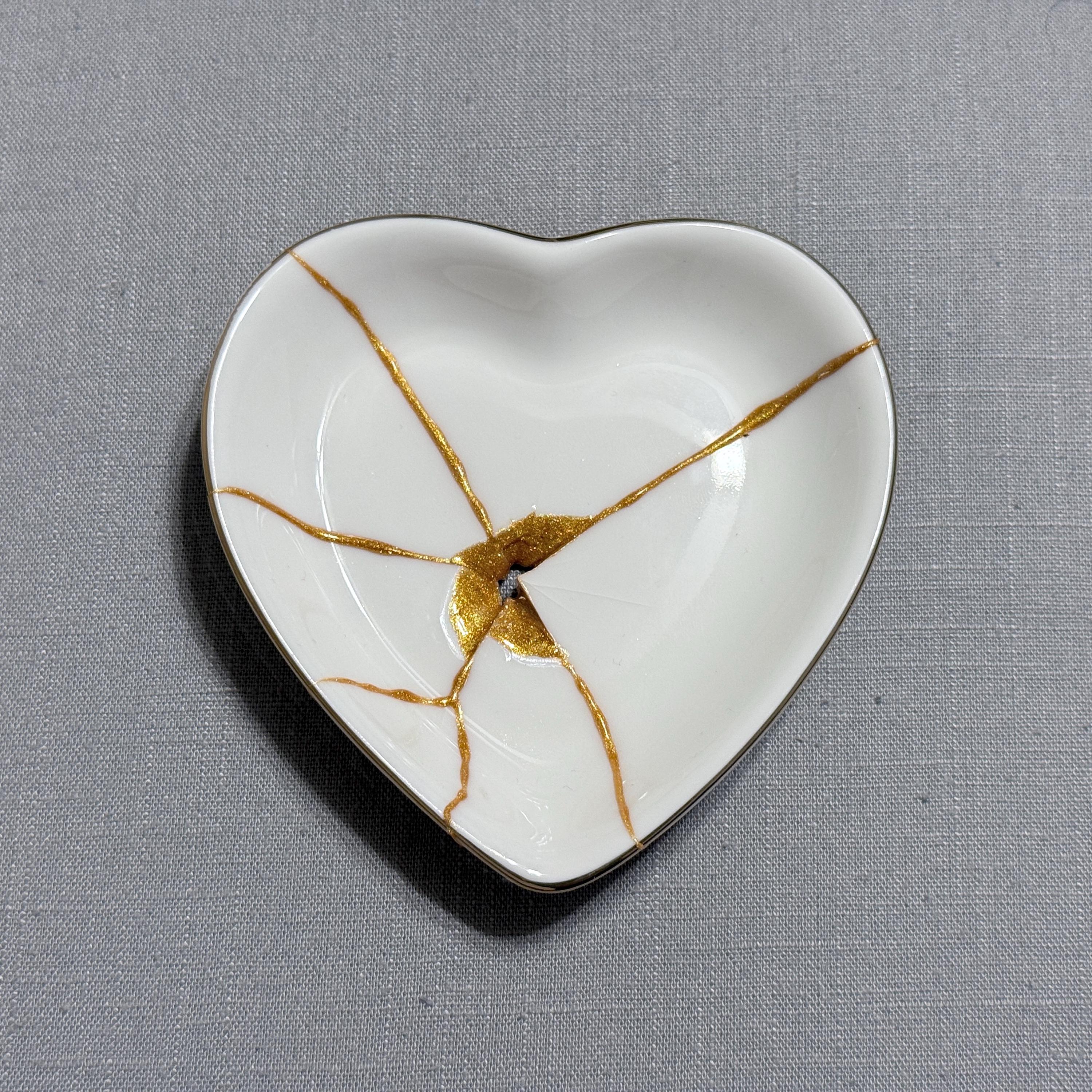 Kintsugi Heart Jewelry Tray - Golden Repair - Gift - Broken and