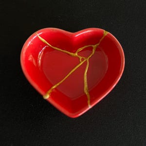 Kintsugi Red Heart Dish - Golden Repair - Gift - Kintsugi Pottery - Broken and Repaired - wabi sabi