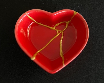 Kintsugi Red Heart Dish - Golden Repair - Gift - Kintsugi Pottery - Broken and Repaired - wabi sabi