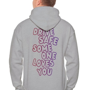 Rijd veilig, iemand houdt van je - hoodie / cadeau rijbewijs, autoliefhebber, vriend, unisex
