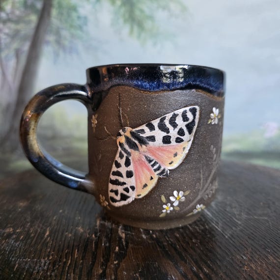 「夜に咲く百合 ― 手作り陶芸カップ／作家器」 夜に咲く百合 ― 手作り陶芸カップ／作家器」 夜に咲く百合 ― 手作り