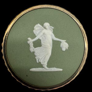 Vintage Wedgwood Jasperware Brooch – Classic Green & White Cameo in Gold-Tone Frame