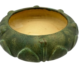 Grueby-Style Hampshire Pottery Bowl – 10” Diameter Arts & Crafts Era Beauty