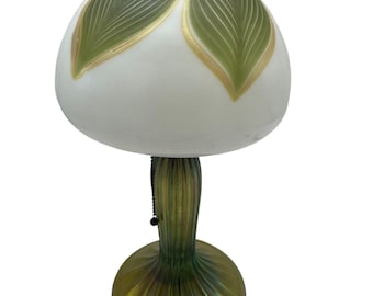Attributed to Lundberg Studios Pulled-Feather Art Glass Lamp