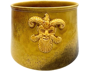 Jardinera antigua de cerámica Rookwood de 1885, obra de Anna Marie Bookprinter (A.M.B.) – Maceta con máscara de fauno de esmalte estándar – Forma 181C