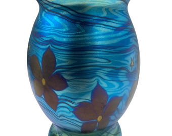 1970s Lundberg Studios Iridescent Art Glass Vase – Floral and Star Motif, 6.5” Tall