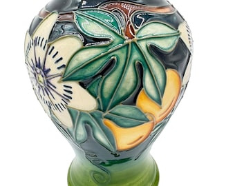 Moorcroft Pottery “Passion Flower” Lamp Base – Hand-Decorated Tube-Lined Floral, Made in England