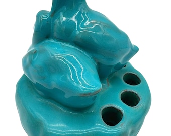 Rana con forma de pájaro y flor de loza californiana, Berkeley Art Pottery, esmalte turquesa, c. 1920