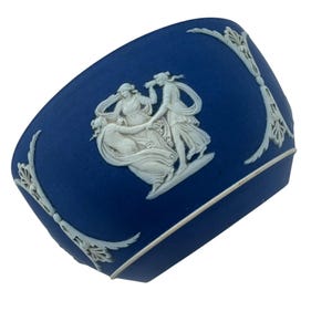 Kobaltblaue Wedgwood Jaspis Schale – “Tanzende Stunden” Motiv – Frühes Stück