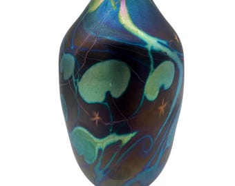 Lundberg Studios Iridescent Art Glass Vase: Pulled-Feather Lily Pad Design, 1977
