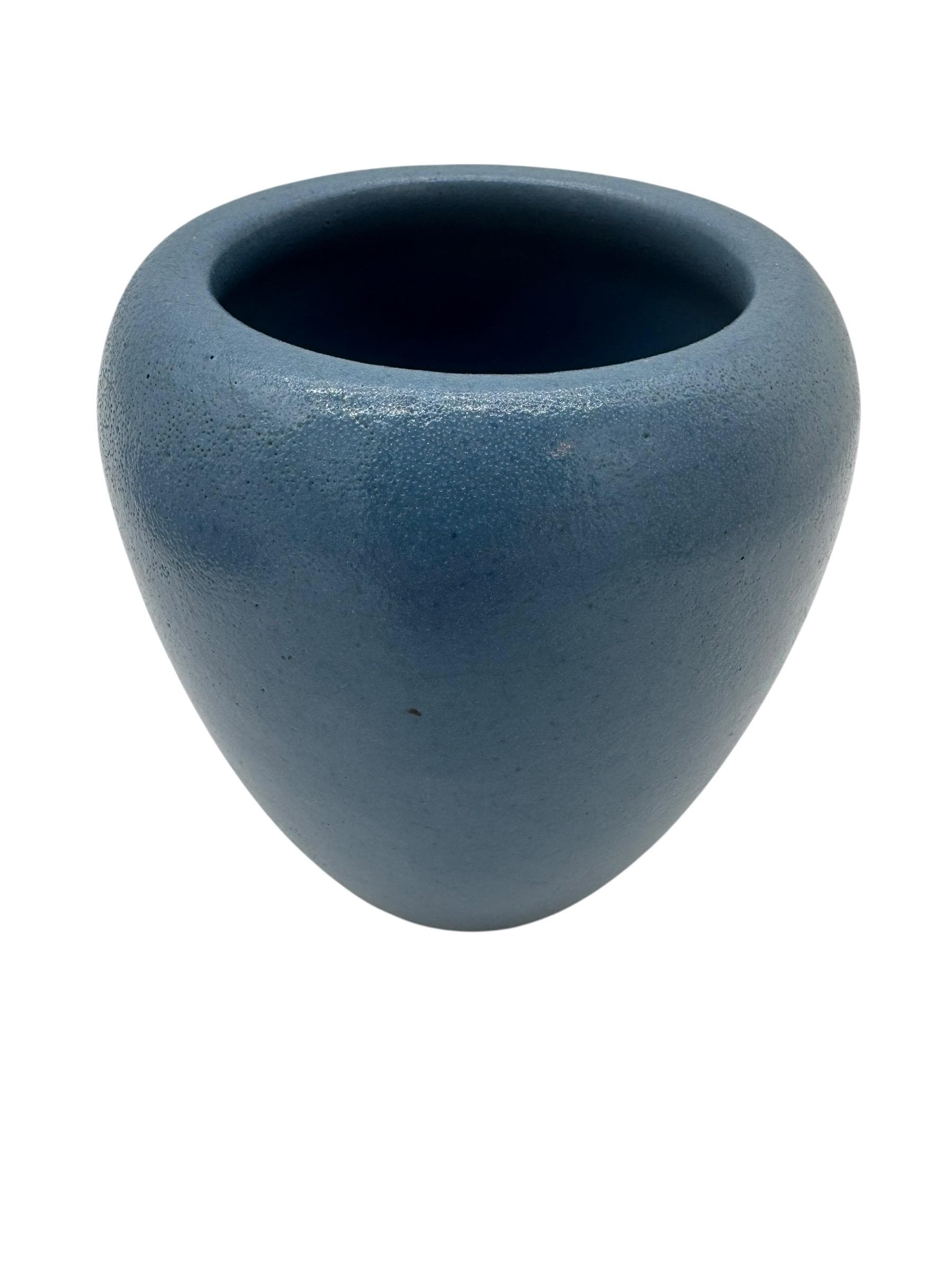 ポール・リビア陶器アーツ＆クラフツ花瓶 – マットブルー釉、ボストン