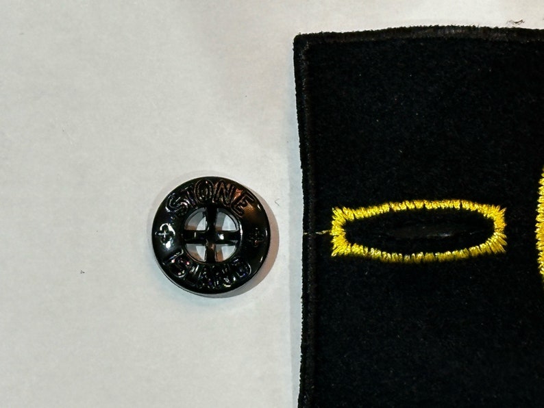 GENUINE Stone Island badge Original and 2 buttons AUTHENTIC VINTAGE image 5