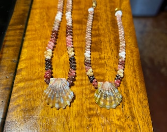 very beautiful & exquisite kahealani and choice sunrise matching set bracelet and necklace. necklace 21” bracelet is 7 3/4 Hawaiian seashell