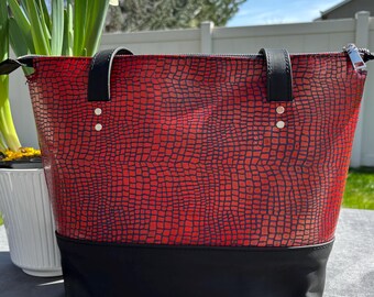 Bolso de mano de piel de cocodrilo repujada hecho a mano: bolso con cremallera rojo y negro