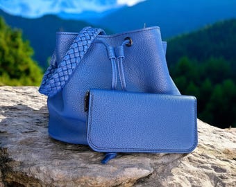 Bolso tipo cubo de piel flor