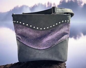 Bolso de hombro o bandolera grande de cuero hecho a mano y personalizado.