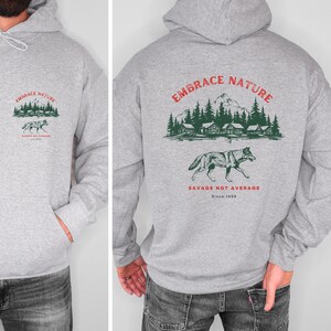 Gemütliches Sweatshirt mit Wolfsmotiv, Outdoor-Bekleidung mit Wolfsprint, von der Natur inspirierter Hoodie, Geschenk für Naturliebhaber, Outdoor-Sportbekleidung. Bild 4