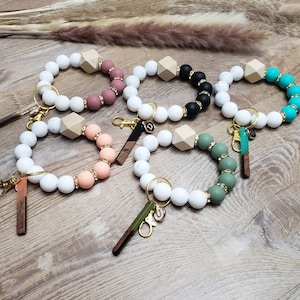Personalized Stretchy Wristlet Keychain Beaded Bangle Key Ring Wristlet Silicone Key Chain Customized Charm Keychain Elastic Bling Wristlet
