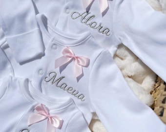 Personalised Baby Girl Sleepsuit – Embroidered Name & Pink Bows | Newborn Gift | Custom Baby Grow | Baby Shower Present. Coming Home Outfit.