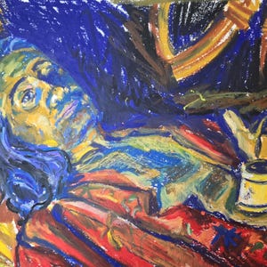 Puede incluir: Una pintura de una persona con cabello azul acostada sobre un fondo con patrones rojos, amarillos y azules. La persona sostiene una lata amarilla en su mano.