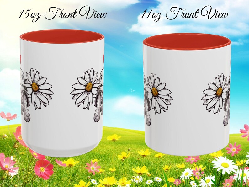Puede incluir: Dos tazas de cer&aacute;mica blanca con bordes rojos. Ambas tazas presentan un dise&ntilde;o de margarita en blanco y negro. La taza de la izquierda dice "15oz Front View" y la taza de la derecha dice "11oz Front View".