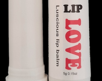 Lip Love, reiner und natürlicher Lippenbalsam mit Hagebuttenöl, weich, sanft und so gut für die Lippen und sogar als beruhigende Feuchtigkeitscreme unter den Augen.