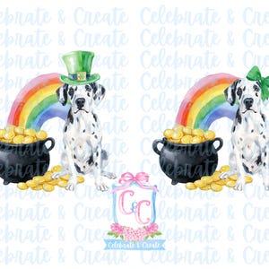 Könnte beinhalten: Eine Aquarell-Illustration von zwei Dalmatinern, die St. Patricks Day-Hüte tragen. Ein Hund trägt einen grünen Zylinder mit einem Kleeblatt, der andere einen grünen Bogen. Beide Hunde stehen vor einem Regenbogen mit einem Topf voller Gold am Ende.