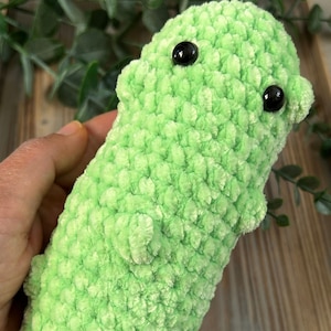 Handmade Kawaii Crochet Amigurumi Small Chunky Pickle Plushie, Cute Stuffed Desk Pet, Pickle Gift, Cute Pickle Crochet Plushie