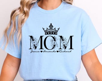 Camiseta personalizada con corona floral para mamá con nombres de niños, regalo para el Día de la Madre, nombre personalizado para mamá, divertida para el Día de la Madre, personalizada.