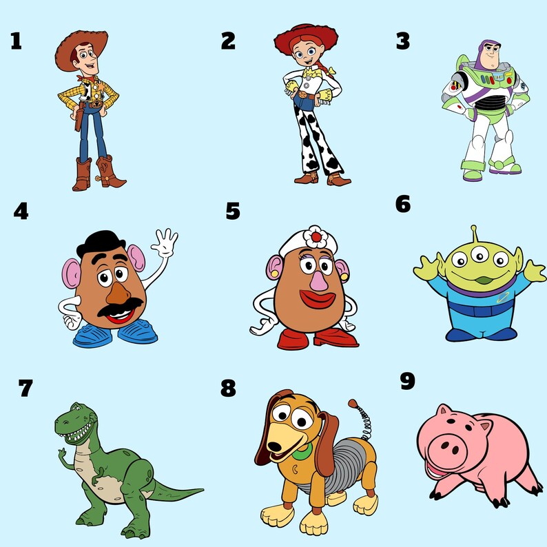 Może przedstawiać: Kolekcja dziewięciu postaci z Toy Story, w tym Woody, Buzz Astral, Jessie, Pan i Pani Głowa Ziemniaka, Rex, Slinky Dog i Hamm. Postacie są ułożone w siatkę na jasnoniebieskim tle.