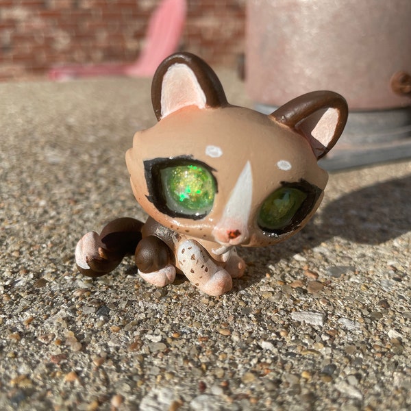 LPS Custom OOAK Sitting Cat Glass Eyes