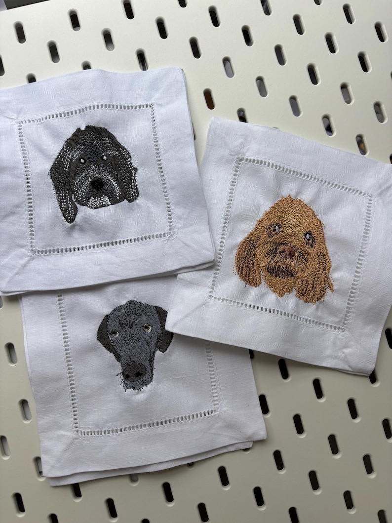 Serviette de table à cocktail en lin personnalisée : monogramme brodé, serviette de table pour boisson ajourée Pet Portrait