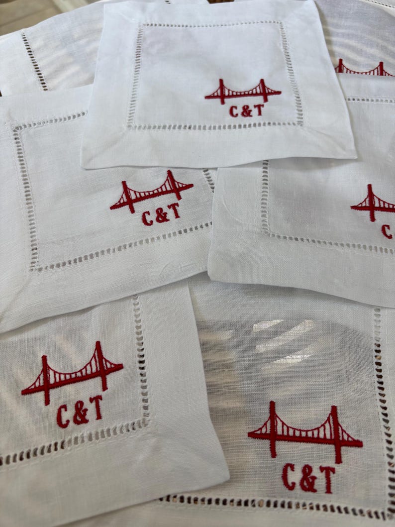 Serviette de table à cocktail en lin personnalisée : monogramme brodé, serviette de table pour boisson ajourée Text & Icon