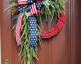 Patriotisk sommarkrans för ytterdörren, Americana vinrankekrans, Fjärde juli-dekor, Röd vit blå dörrhängare
