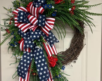 Handgemachter Vaterländischer Weinrebenkranz, Americana Rot Weiß Blauer Blumenkranz Türhänger