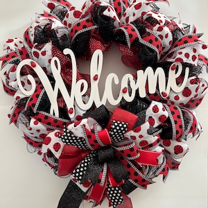 Welkom lieveheersbeestjekrans, rood zwarte polkadot deco mesh-krans, lente zomer voordeurdecor, handgemaakt cadeau, strik lieveheersbeestje, buitenkrans