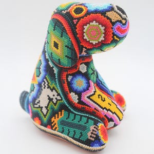 Cute Sitting Dog Huichol Statue, Home Decor, Handmade Mexican Figure, Traditional Mexican Art, Wixarica Piece