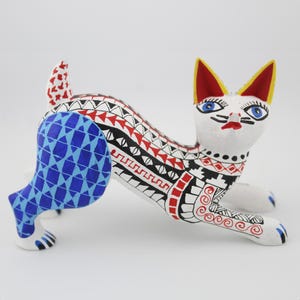 Adorable Kitty Cat Wooden Alebrije, Figure Handcarved, Handpainted by Master Artisans, Traditional Art, Oaxaca Art, Denomination of Origin 2